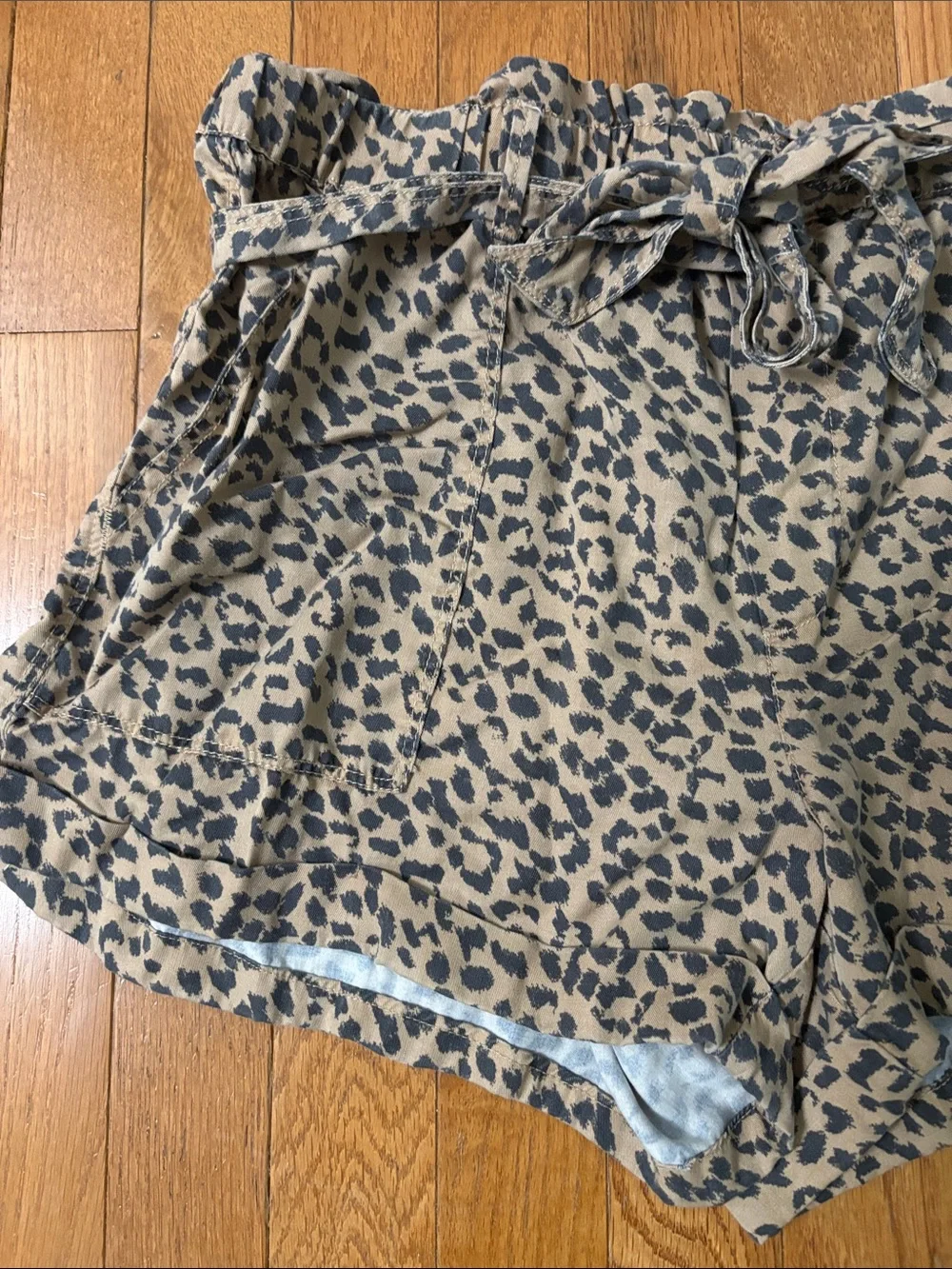 Aerie Leopard Print Paperbag Shorts Size Large High Rise Tie Waist Lyocell